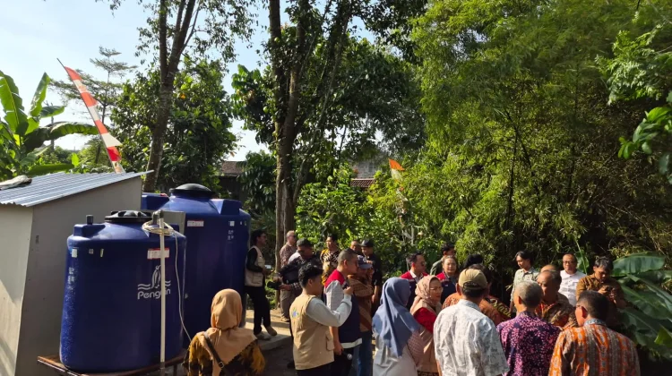 Panen Air Hujan Jadi Solusi Air Bersih di Gemawang