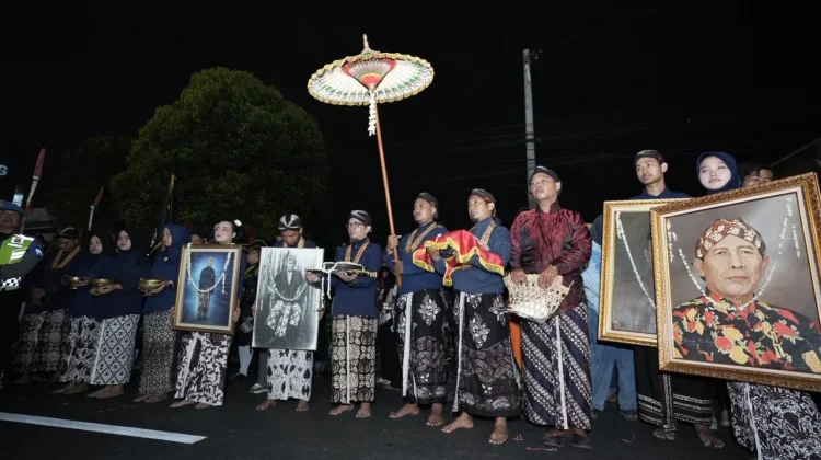 Memasuki Bulan Sura, Warga Banyuraden Gelar Kirab Suran Mbah Demang
