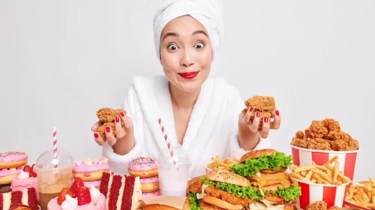 Bahaya Mukbang Berlebihan Mengintai Kesehatan Tubuh Generasi Muda