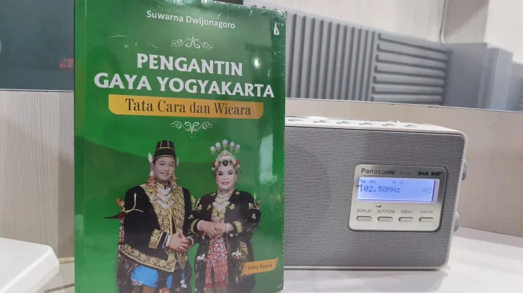 Referensi Buku "Pengantin Gaya Yogyakarta" Karya Suwarna Dwijonagoro