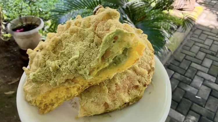 Perpaduan Unik Donat Kriuk Isi Matcha yang Manjakan Pecinta Kuliner