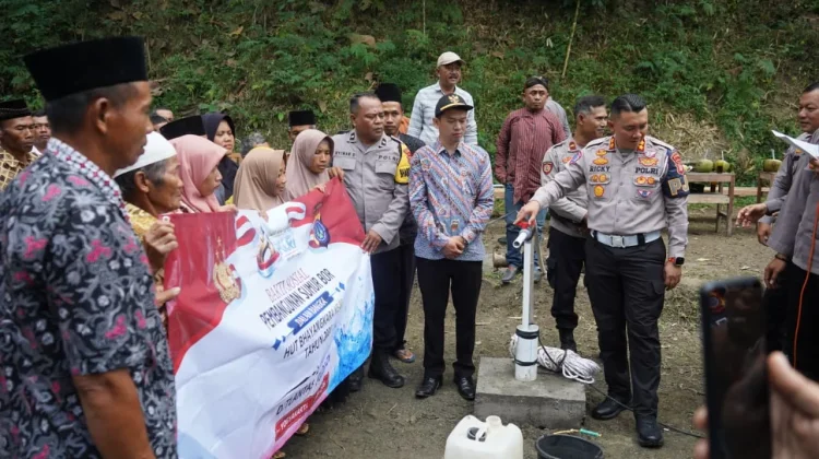 Polda DIY Resmikan Bantuan Sumur Bor dan Salurkan Air Bersih Warga Gunungkidul