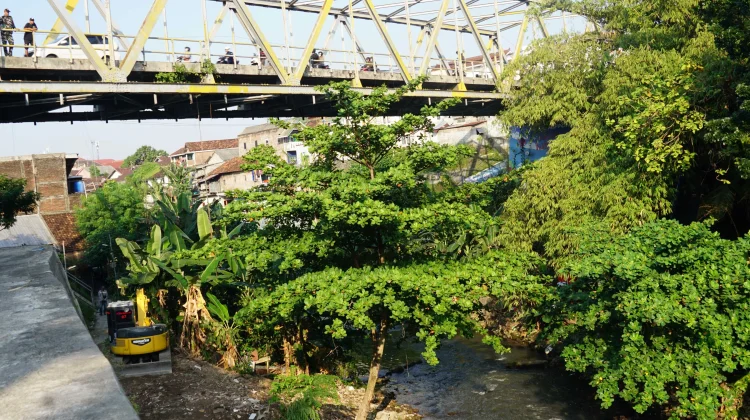 Turunkan Alat Berat di Jembatan Sarjito, Pemkot Awali Normalisasi Sungai Code