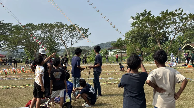 Ngundo Layangan di Lapangan Kebonagung Efektif Alihkan Anak dari Gadget