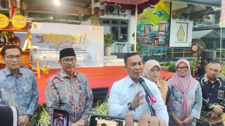 Menteri Wihaji: Jangan Sampai Handphone Jadi Keluarga Baru Bagi Anak
