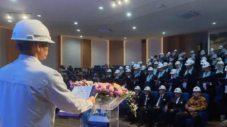 Perdana, PSPPI UII Lantik dan Ambil Sumpah Profesi Insinyur