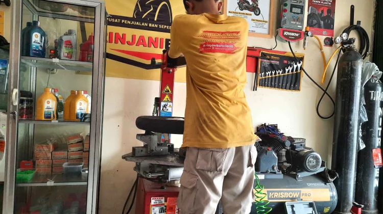 Ini Manfaat Ganti Oli Rutin Terhadap Performa Mesin Sepeda Motor