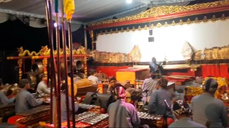 Wayang Kulit Semalam Suntuk Sedot Ribuan Warga pad Puncak Ruwatan Massal Gamping