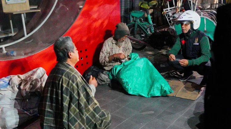 Menyisir Sudut Perkotaan Tempat Mereka yang Terlupakan