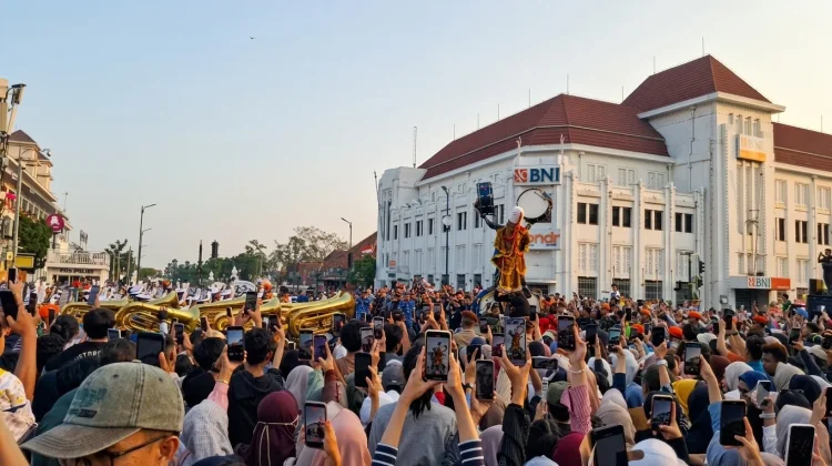 Kirab Capaja AAU Pukau Wisatawan, Pedagang Malioboro Panen Rezeki