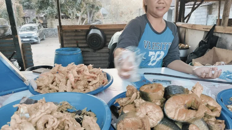 Pedagang Boga Bahari Pantai Slili Meraup Berkah Momentum Libur Sekolah