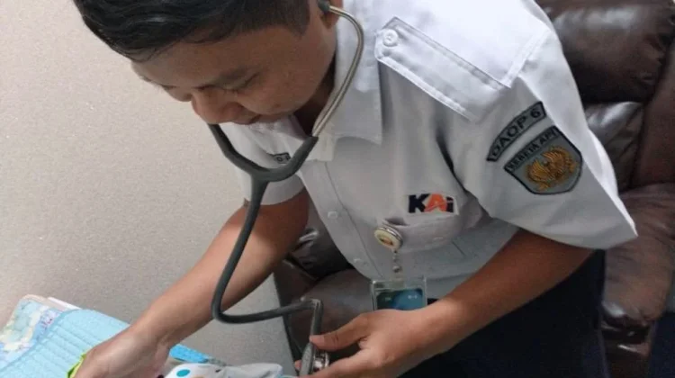 Petugas KAI Evakuasi Bayi di Toilet KA Sancaka Yogyakarta-Surabaya