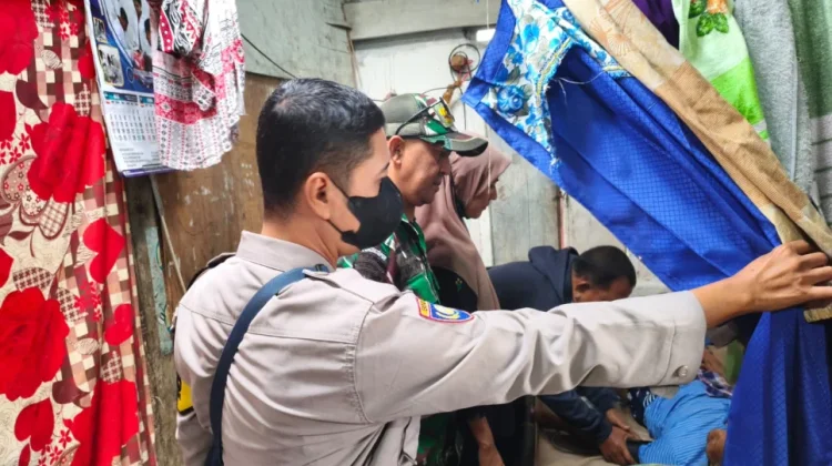 Kunjungan Bhabinkamtibmas untuk Pemeriksaan Kesehatan Lansia