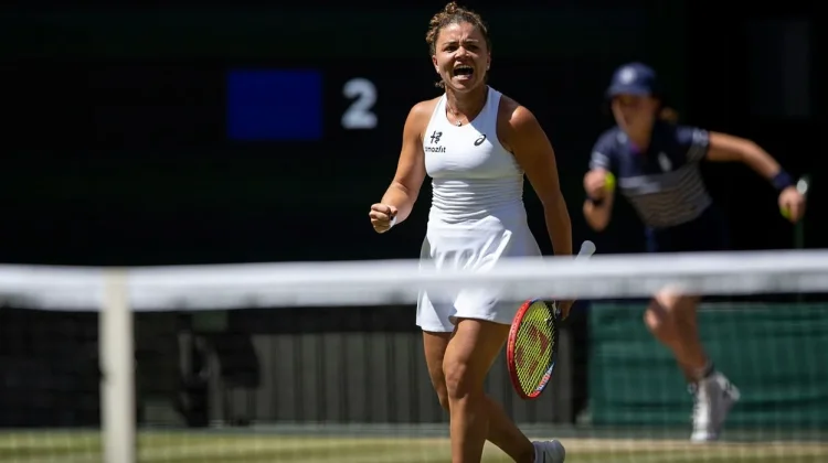 Jasmine Paolini Raih Kemenangan di Hadapan Idolanya, Roger Federer