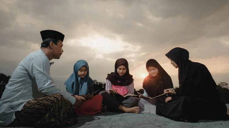 Ikhtiar Orang Tua dalam Membentuk Pribadi Anak yang Membanggakan