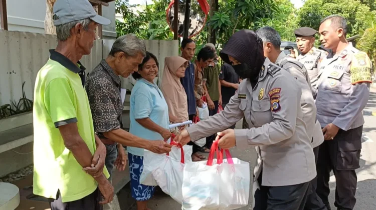 Penyaluran Bantuan Sembako untuk Warga Giwangan