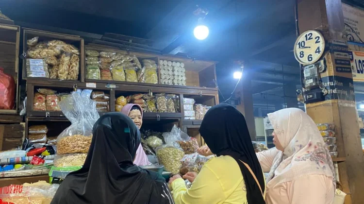 Toko Oleh-oleh Legendaris Beringharjo Yogyakarta Diburu Wisatawan
