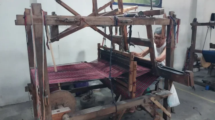 Menelusuri Jejak Tenun Lurik Kurnia yang Masih Setia pada Tradisi