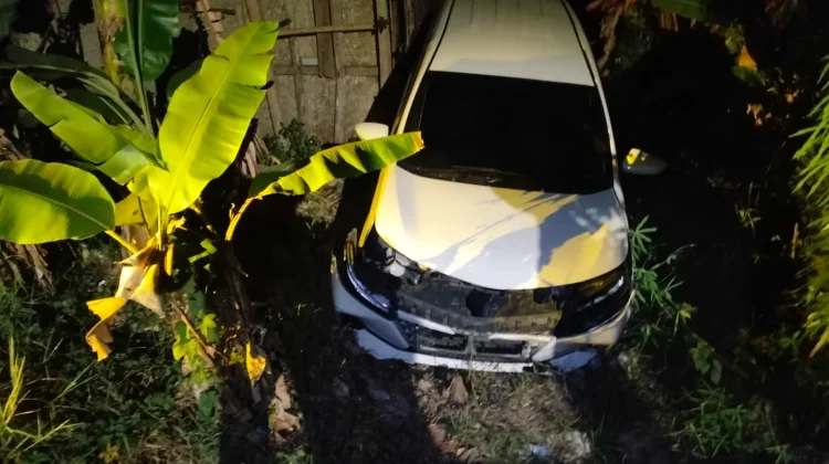 Lakalantas di Ngramang, Minibus Masuk ke Parit sedalam 3 Meter