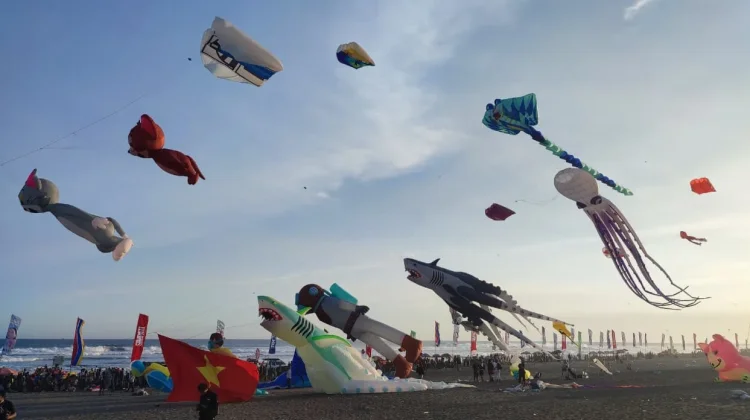 Langit Pantai Parangkusumo Semarak, 17 Negara Ikuti JIKF 2026