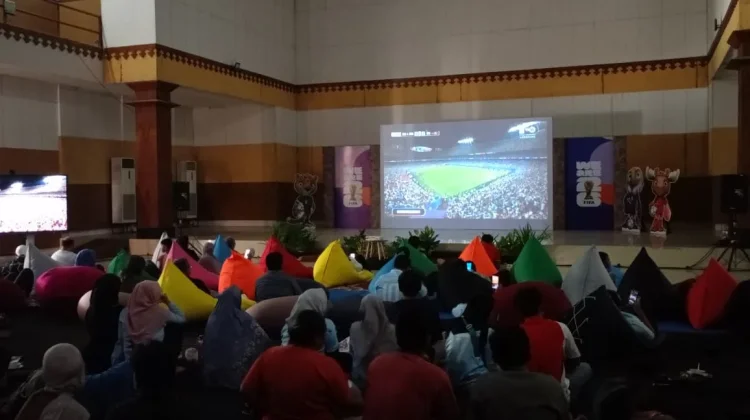 Euforia Piala Dunia 2026, Ratusan Pecinta Bola Nobar di TVRI Yogyakarta