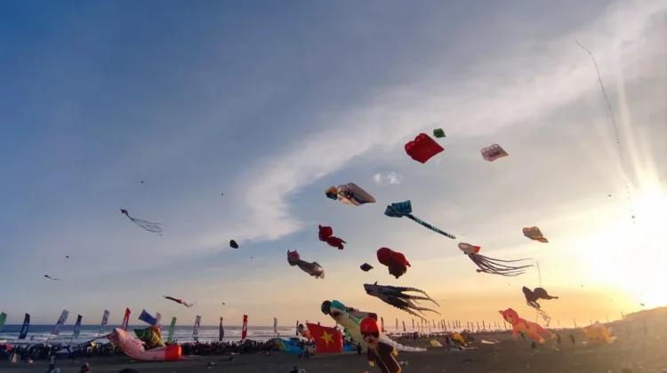 Kemeriahan Festival Layang-Layang JIKF 2026 di Pantai Parangkusumo Bantul