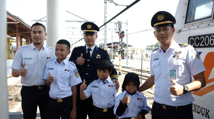 Sehari Belajar Mengenal Petugas Kereta Bersama Daop 6 Yogyakarta