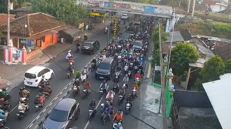 Hari Pertama Masuk Sekolah, DIY Cerah Berawan Sepanjang Hari