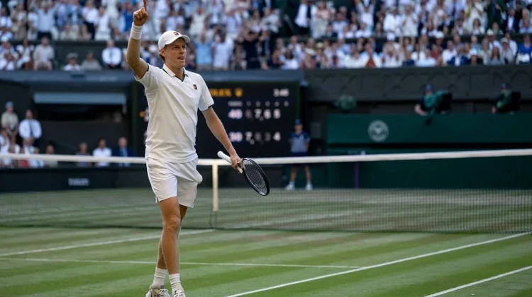 Kalahkan Zverev, Sinner Sukses Pertahankan Gelar Wimbledon