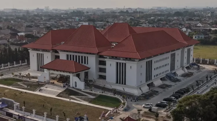 Tinjau Proyek DPRD DIY, Sultan Tekankan Aspek Keselamatan dan Efisiensi Ruang