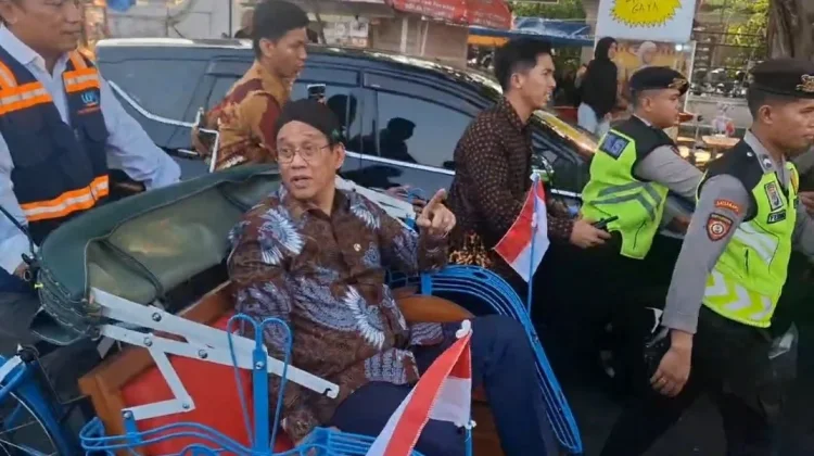Menkeu Luncurkan Becak Listrik Wisata di DIY