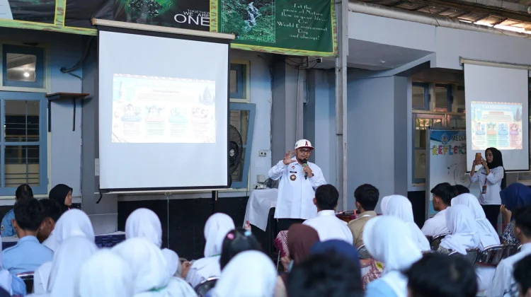 MPLS SMAN 9 Yogyakarta, Febri Nurdian Edukasi Siswa Pentingnya Literasi Digital