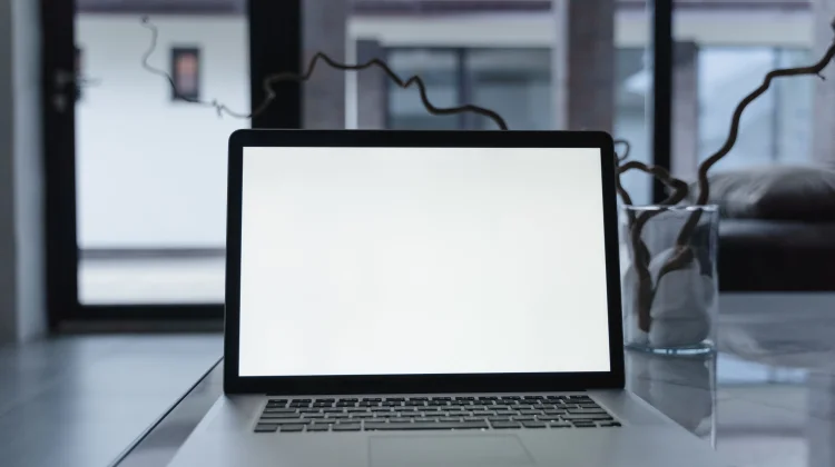 Laptop AI Ringan Kian Diburu Pekerja