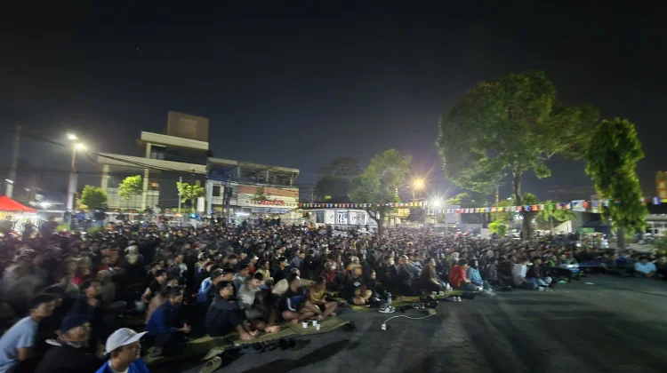 Kalahkan Dinginnya Bediding, Semangat Warga Bakar Final Piala Dunia di RRI