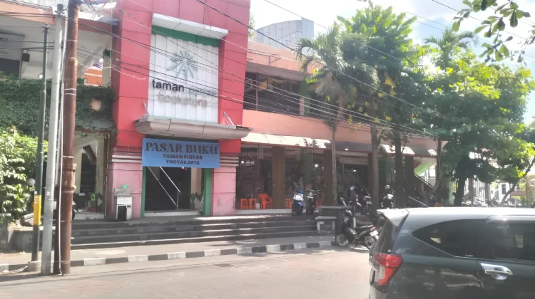 Pasar Buku Taman Pintar Hanya Ramai Musiman
