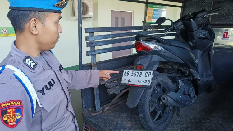 Hendak Seberangkan Pengguna Jalan, Polisi di Bantul Ditabrak Motor