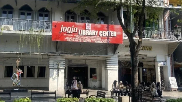 Nuansa Klasik Jogja Library Center Malioboro