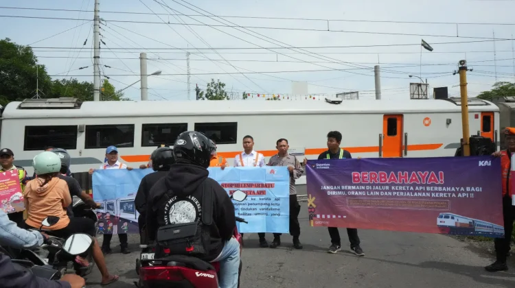 Antisipasi Laka, Masyarakat Yogyakarta Diimbau Patuhi Rambu di Perlintasan KA