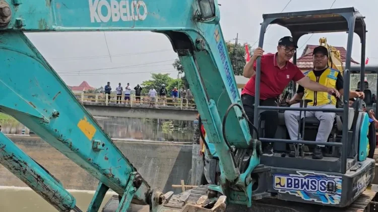 Beli Perahu Patroli hingga Pasang CCTV, Pemkot Siap Buru Pembuang Sampah di Sungai