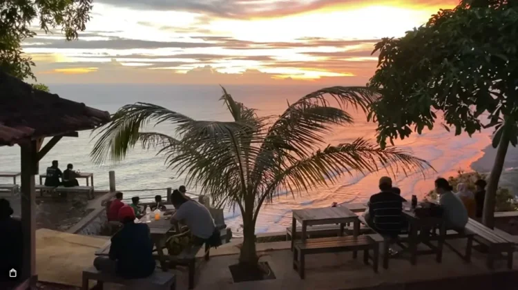 Pesona Sunset Bukit Shoka Gunungkidul, Berlatar Parangtritis