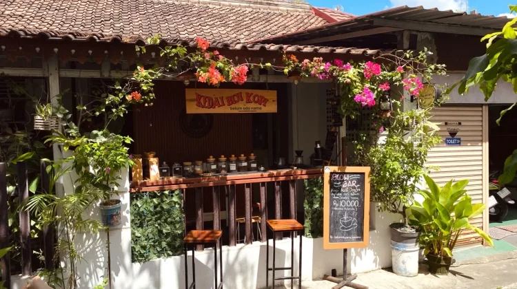 Ernawan Mengisi Waktu Luang Dengan Berbisnis Kopi di Rumahnya
