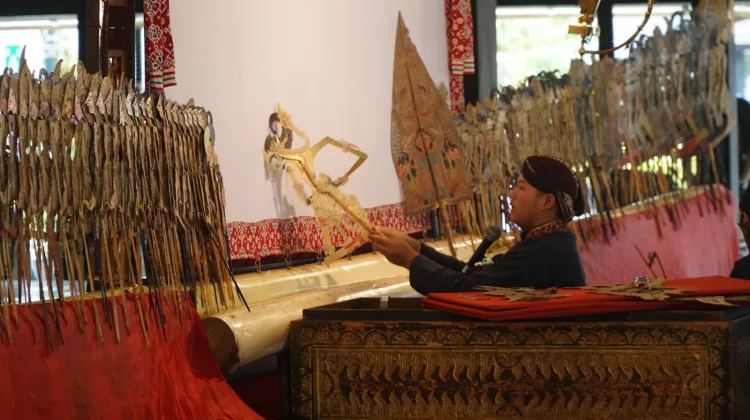 Dalang Muda Pramunditya Unjuk Gigi di Bangsal Srimanganti dengan "Kangsa Adu Jago"