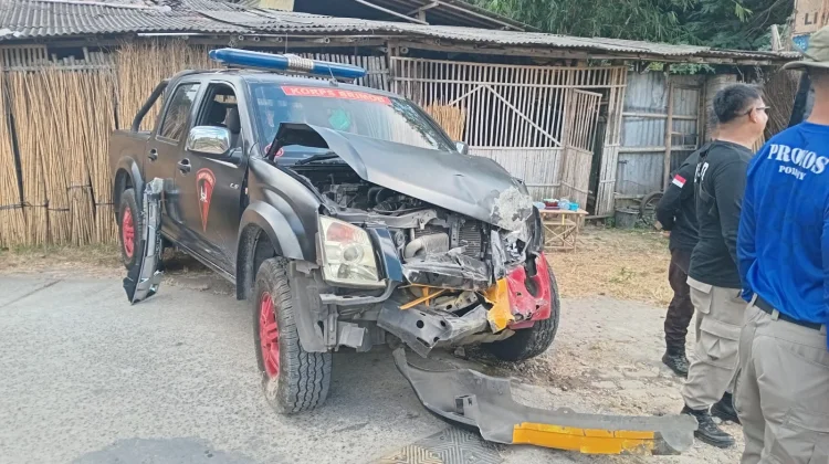 Mobil Brimob Polda DIY Ringsek Tertabrak Kereta di Perlintasan Sedayu Bantul