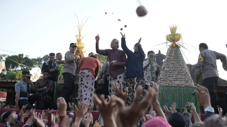 Warga Widodomartani Gelar Saparan Ki Ageng Wonolelo, Bagikan 1,5 Ton Apem