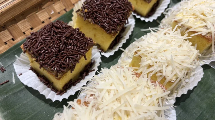 Nikmatnya Bolu Jadul Toping Meses dan Keju Teman Minum Kopi