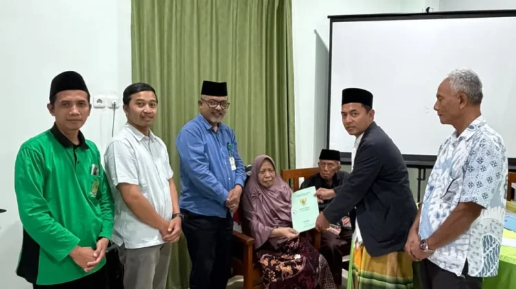 Ikrar Wakaf Yayasan Hadi Mulyono Sucipto untuk Ponpes BAYT AL-QUR'AN Karanglo