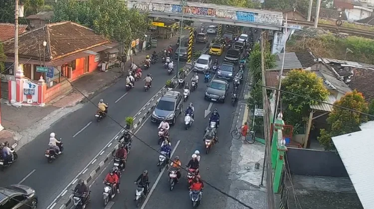 Senin Cerah di Yogyakarta, Waspada Suhu Dingin dan Potensi Gelombang Tinggi Laut
