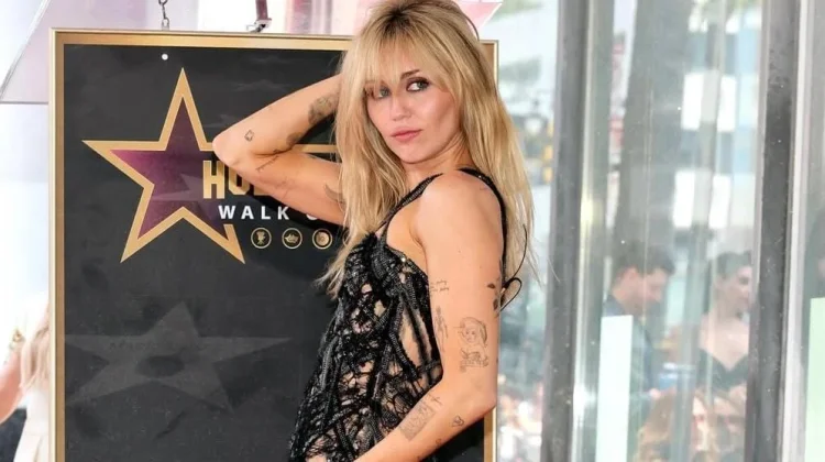 Miley Cyrus Resmikan Kontrak Baru dengan Atlantic Records