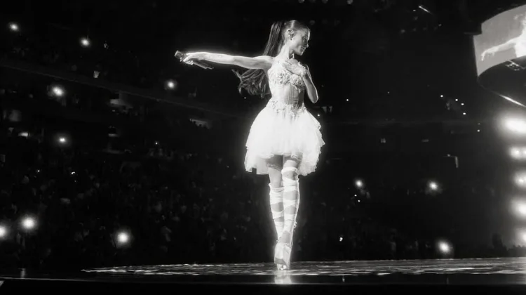 Ariana Grande Buat Inisiatif Kesehatan Mental Pekerja Musik