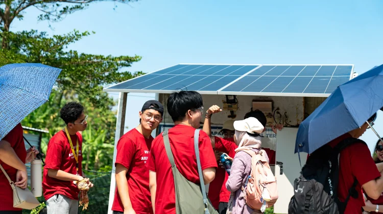 UGM dan NTU Singapura Pasang Sistem PLTS di Soropadan Bantul